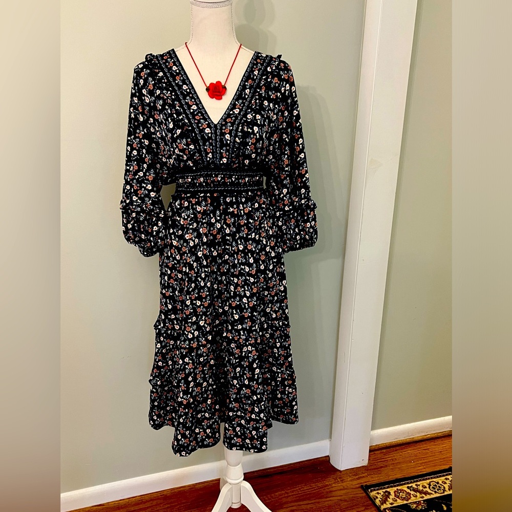 Beautiful prairie style puffy sleeved ruffled dress!